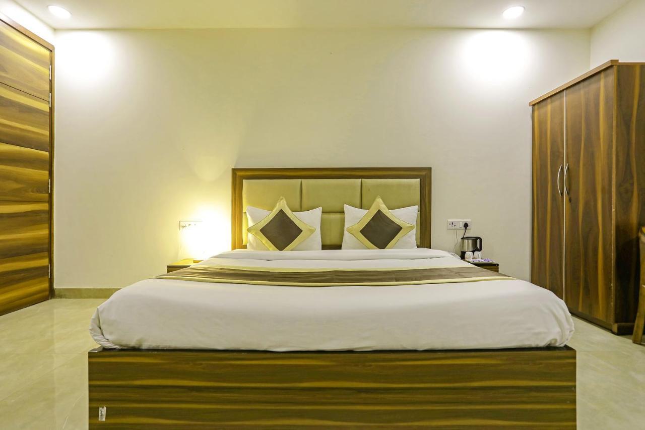Fabhotel White House Bnb - Nr Yashobhoomi Convention Centre Delhi  Buitenkant foto
