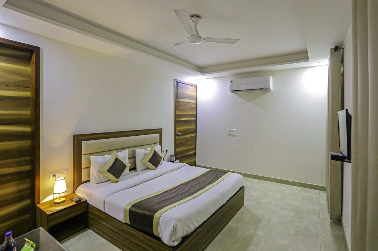 Fabhotel White House Bnb - Nr Yashobhoomi Convention Centre Delhi  Buitenkant foto