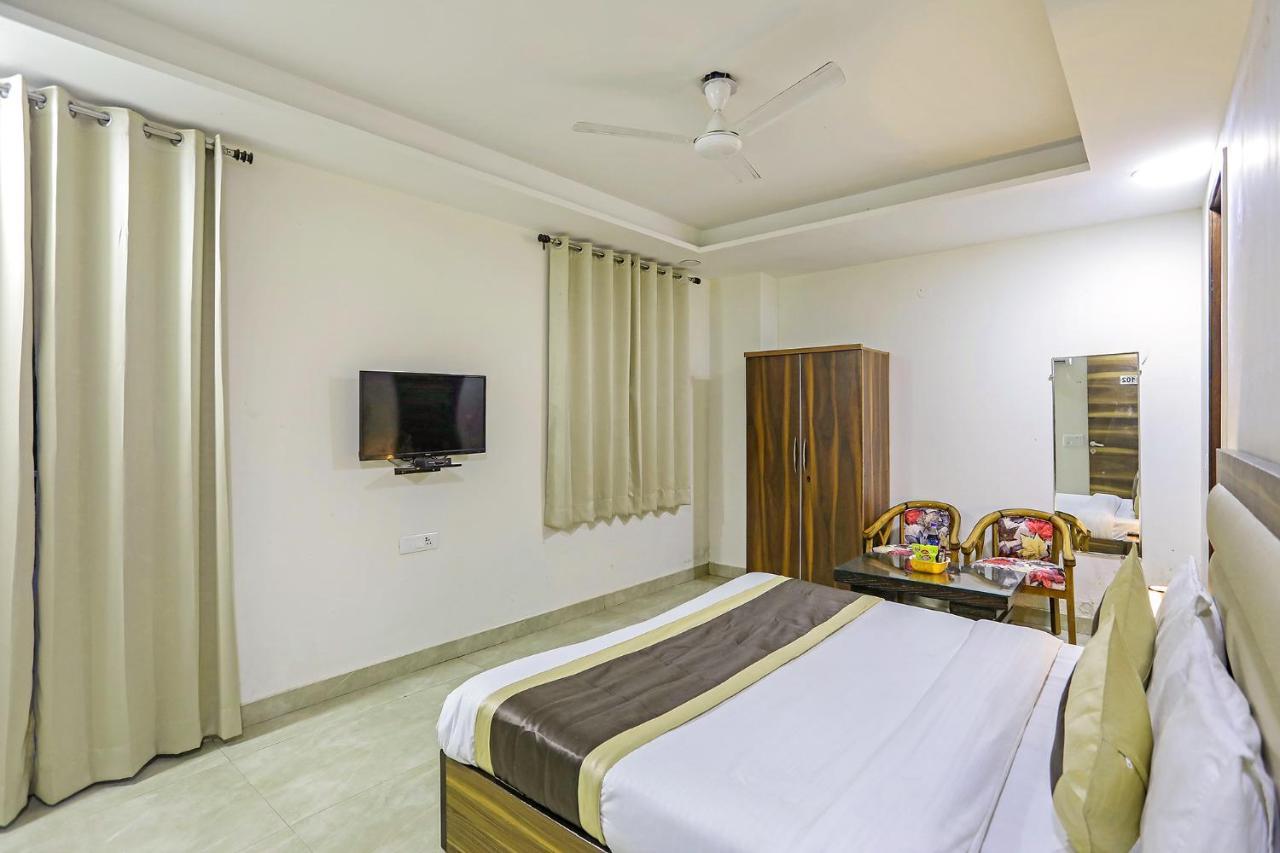 Fabhotel White House Bnb - Nr Yashobhoomi Convention Centre Delhi  Buitenkant foto