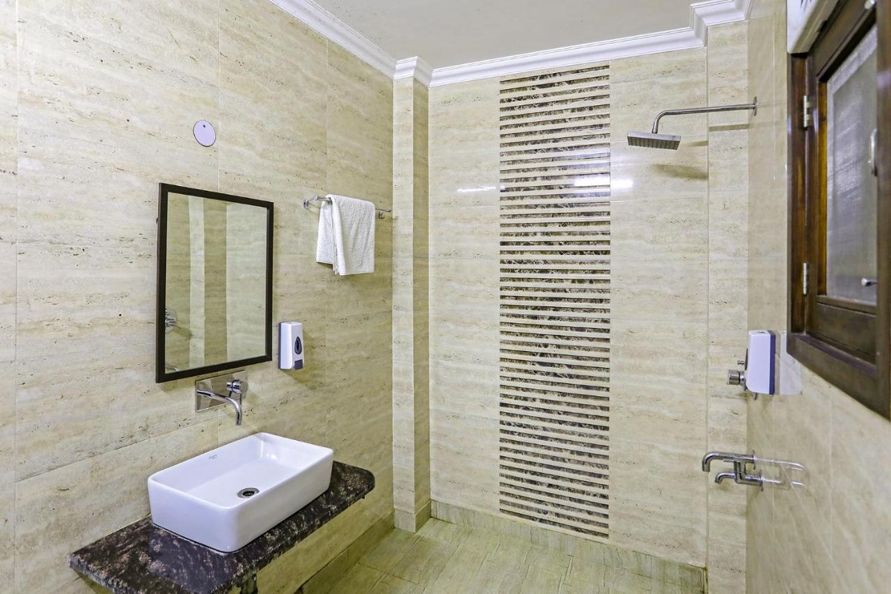 Fabhotel White House Bnb - Nr Yashobhoomi Convention Centre Delhi  Buitenkant foto