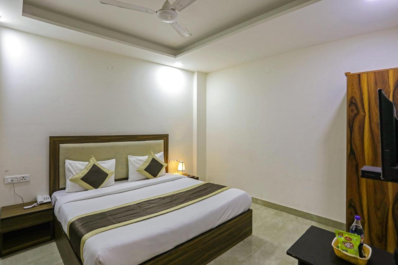 Fabhotel White House Bnb - Nr Yashobhoomi Convention Centre Delhi  Buitenkant foto
